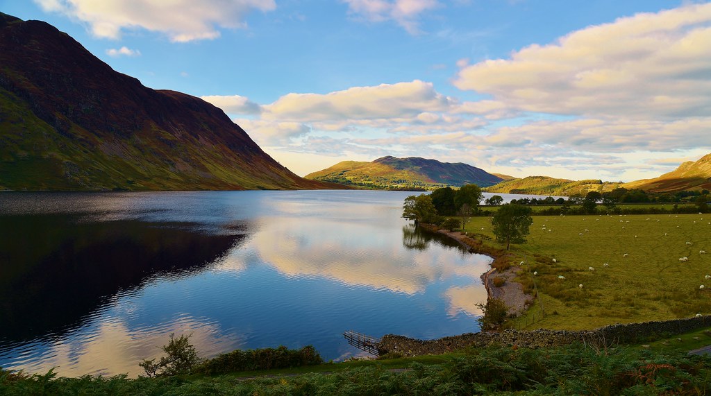 Озеро и холмы Озёрного края